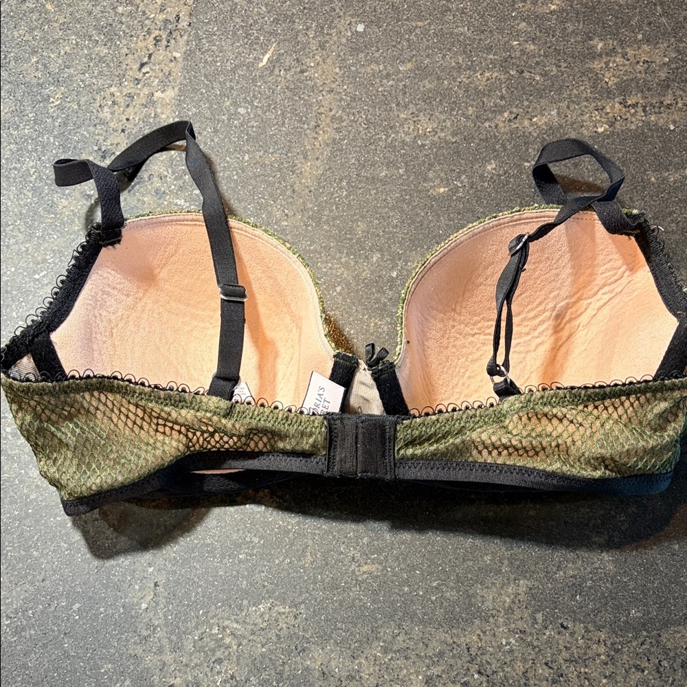 Victoria’s Secret Dream Angels Lined Demi-Busted Lace Pattern Bra - Picture 2 of 3